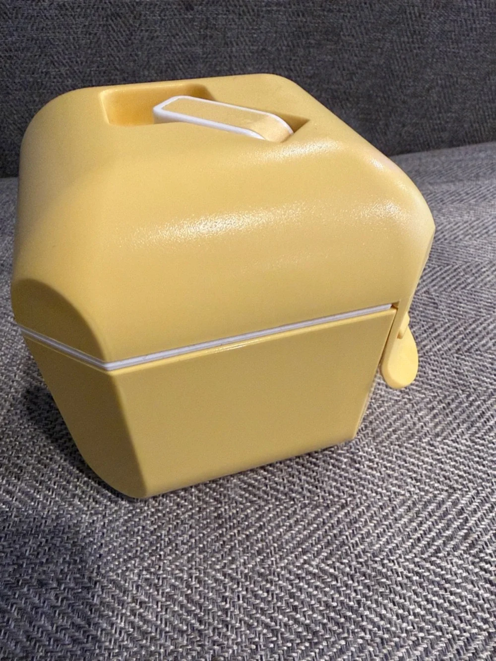 Jarsty All-In-One Vacuum Lunch Box Microwave Meal Prep Container Yellow